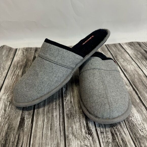Levi's Men's Slippers Light Grey Gray with Dark Navy Blue Sherpa 8 9 Slip On - Picture 1 of 8